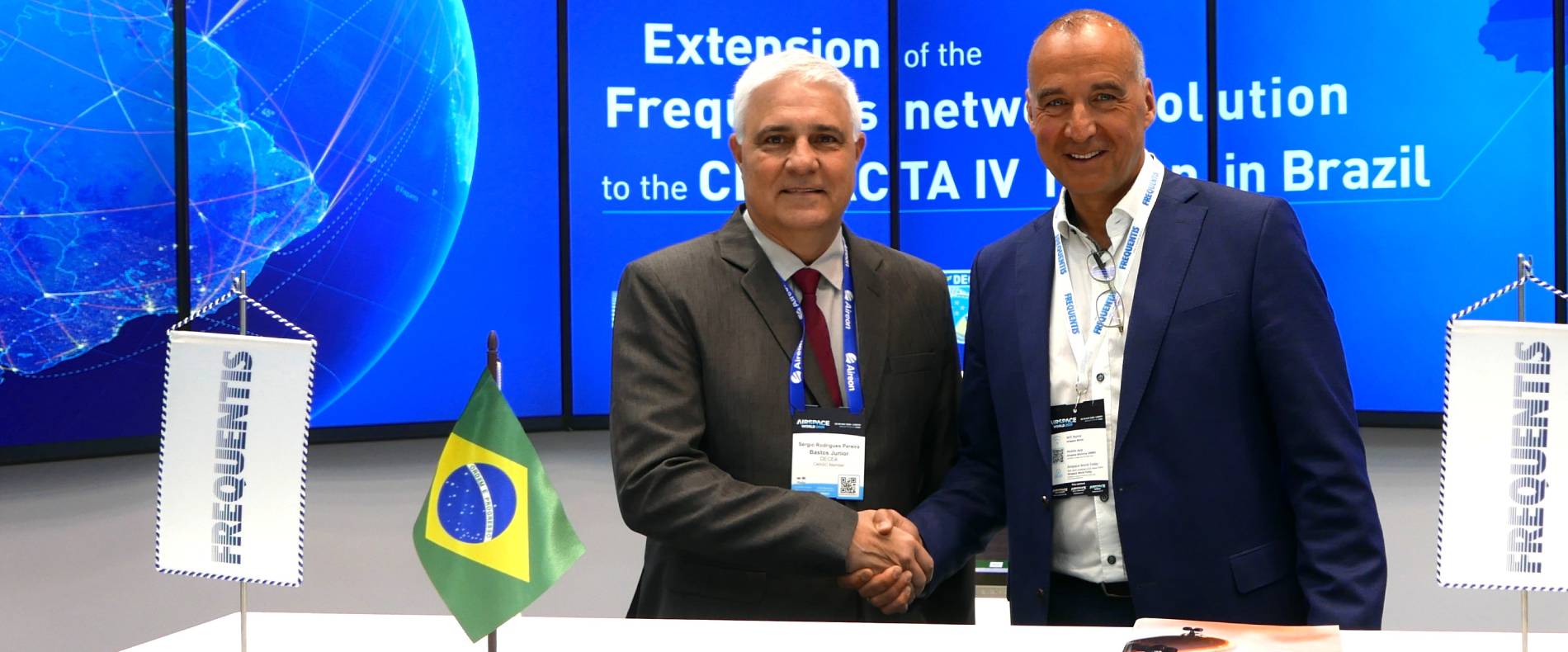 General Sérgio Bastos, Director-General of DECEA, and Norbert Haslacher, CEO Frequentis