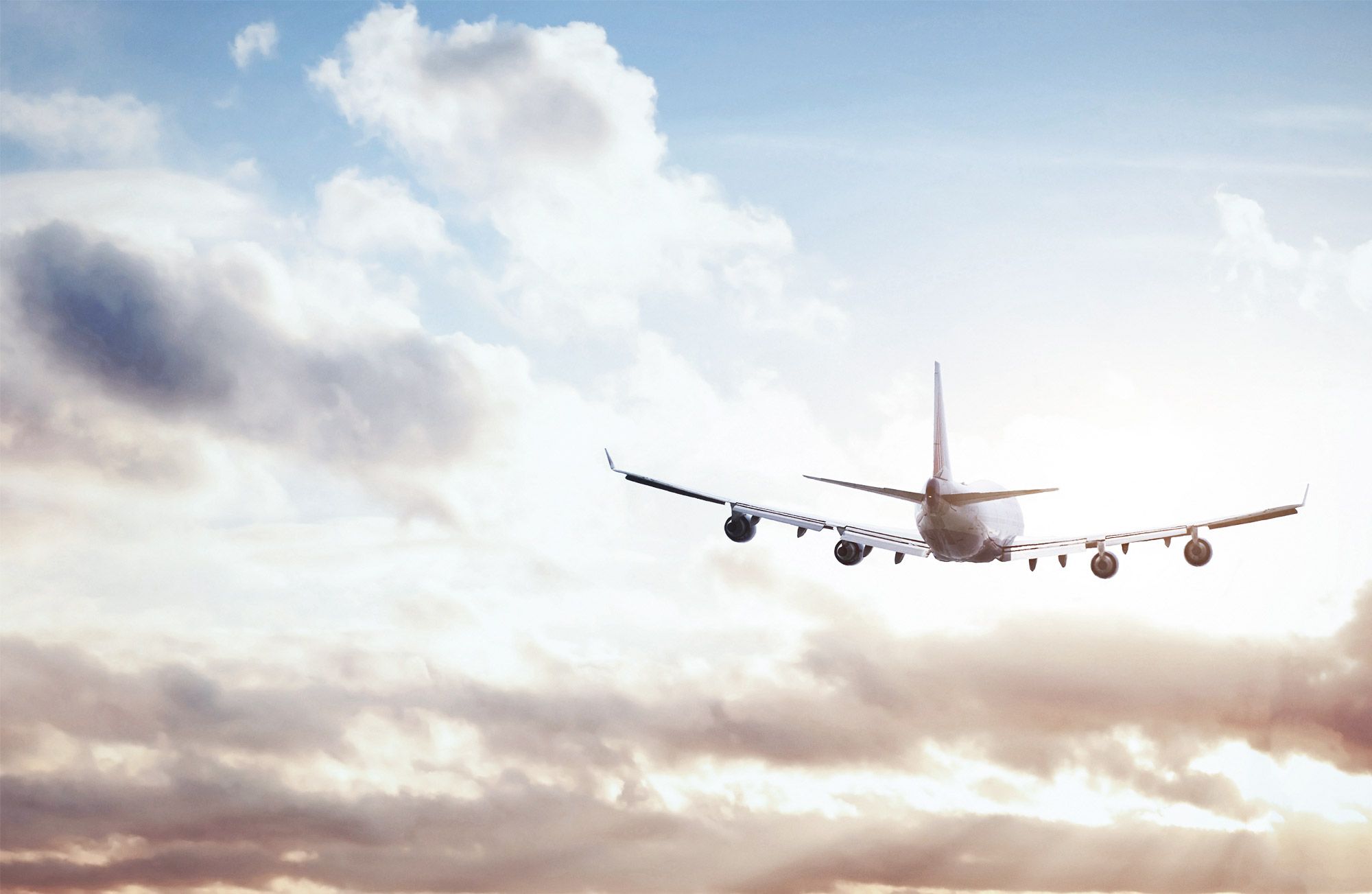 header picture, showing the backside of an airplane in the sky