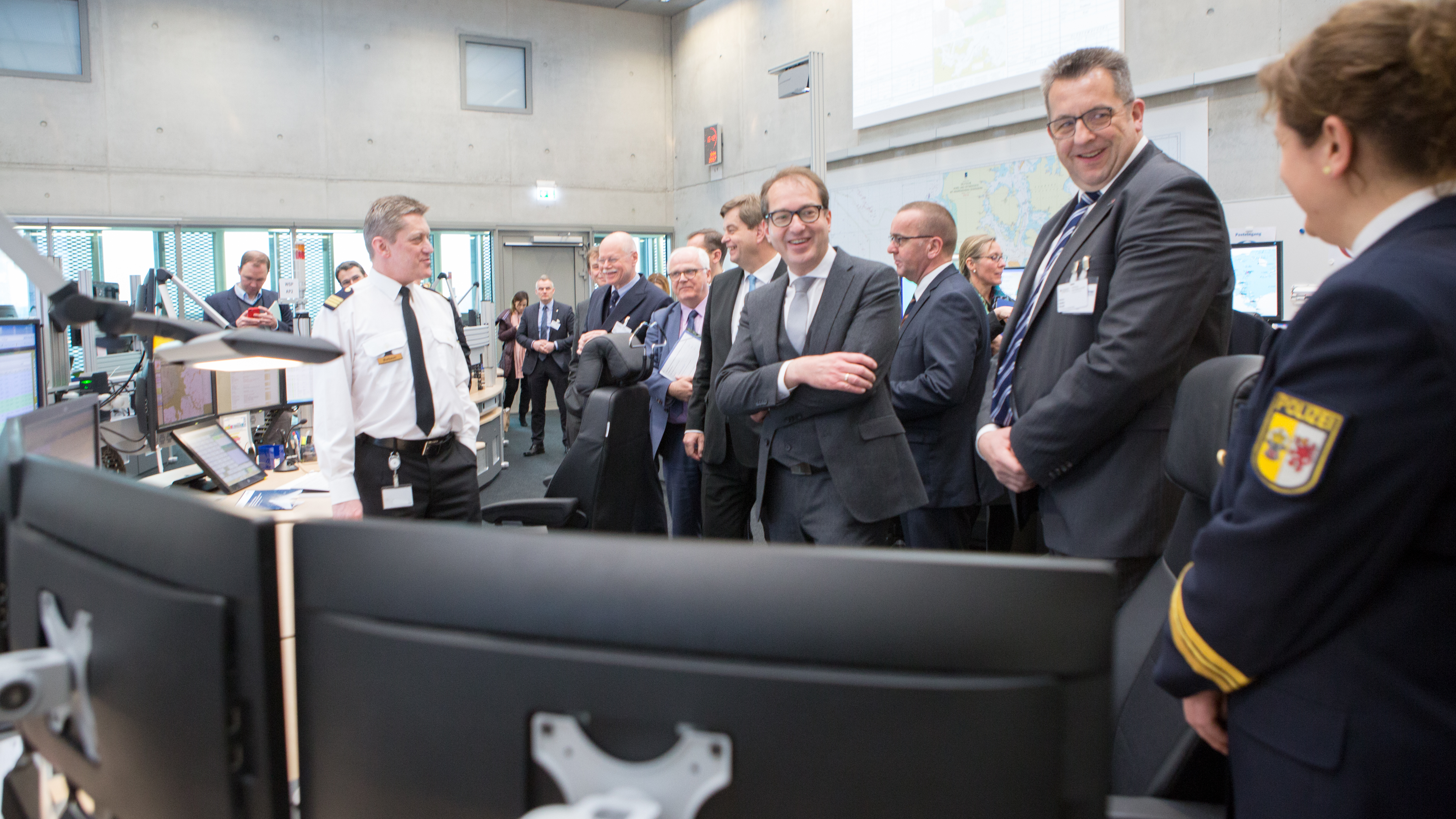 BM_Dobrindt_eröffnet_Maritimes_Sicherheitszentrum