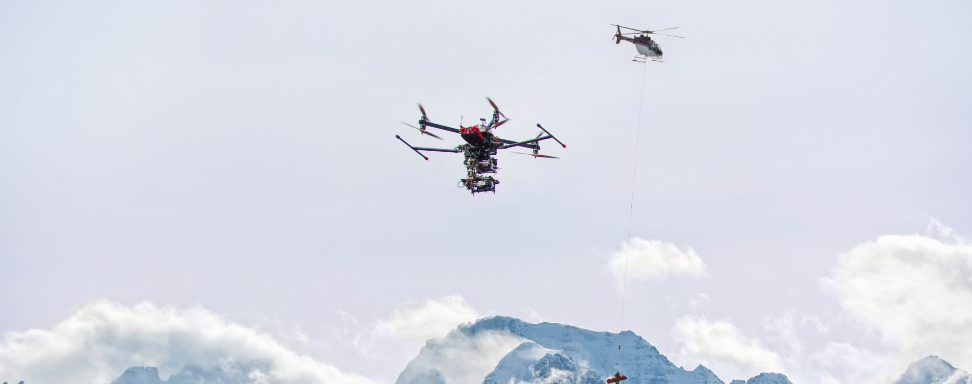 Drohne und Hubschrauber im Einsatz 