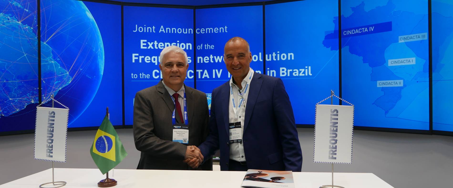 General Sérgio Bastos, Director-General of DECEA, und Norbert Haslacher, CEO Frequentis