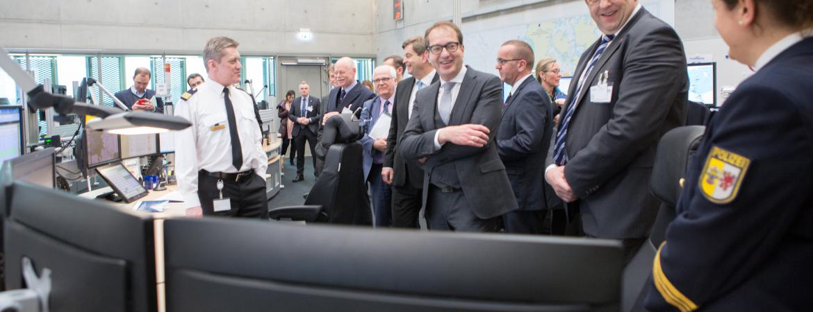 BM_Dobrindt_eröffnet_Maritimes_Sicherheitszentrum